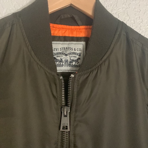 Levi’s Bomber Jacket - Picture 3 of 9